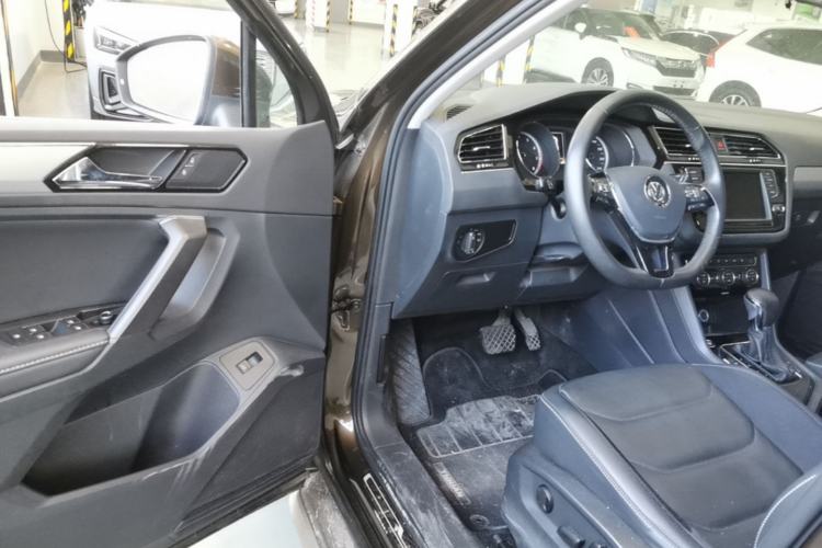 Used Volkswagen Tiguan L 2017 380TSI Automatic All-Wheel-Drive Luxury Edition Driver Seat