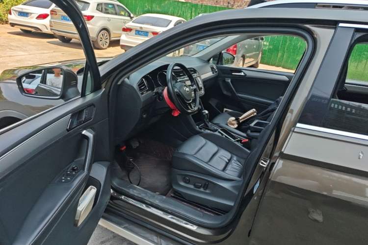 Used Volkswagen Tiguan L 2017 330TSI Automatic Two-Wheel Drive Luxury Edition Driver Seat