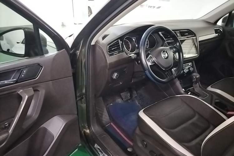 Used Volkswagen Tiguan L 2017 330TSI Automatic Two-Wheel Drive Luxury Edition Driver Seat
