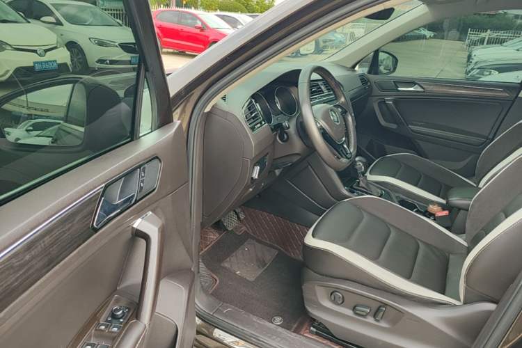 Used Volkswagen Tiguan L 2017 330TSI Automatic Two-Wheel Drive Luxury Edition Driver Seat