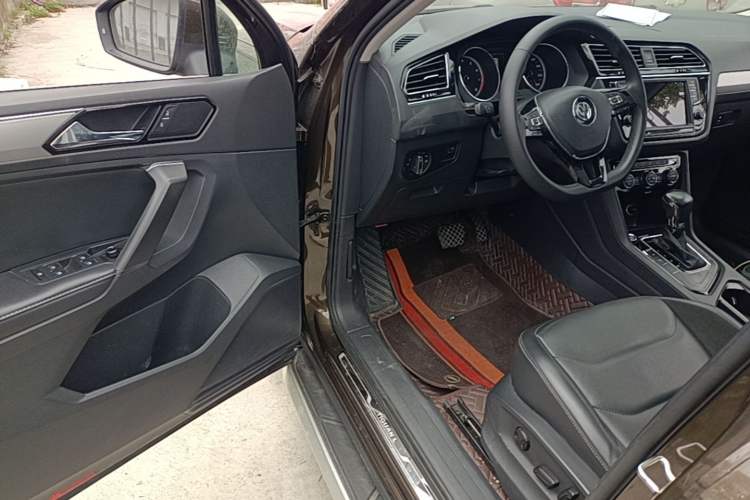 Used Volkswagen Tiguan L 2017 330TSI Automatic Two-Wheel Drive Luxury Edition Driver Seat