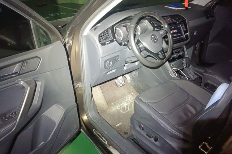 Used Volkswagen Tiguan L 2017 330TSI Automatic Two-Wheel Drive Luxury Edition Driver Seat