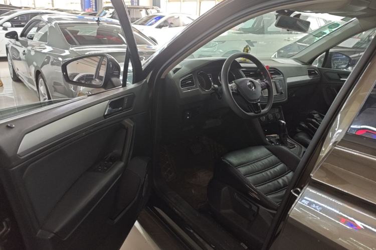Used Volkswagen Tiguan L 2017 330TSI Automatic Two-Wheel Drive Luxury Edition Driver Seat