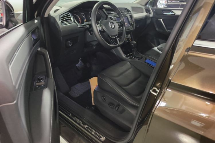 Used Volkswagen Tiguan L 2017 380TSI Automatic All-Wheel-Drive Luxury Edition Driver Seat