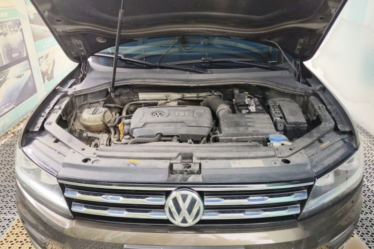 Used Volkswagen Tiguan L 2017 330TSI Automatic Two-Wheel Drive Luxury Edition Engine Bay