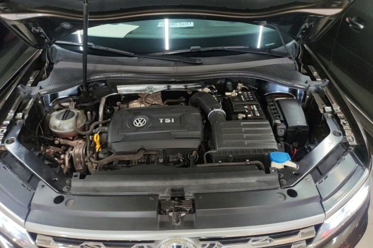 Used Volkswagen Tiguan L 2017 380TSI Automatic All-Wheel-Drive Flagship Edition Engine Bay