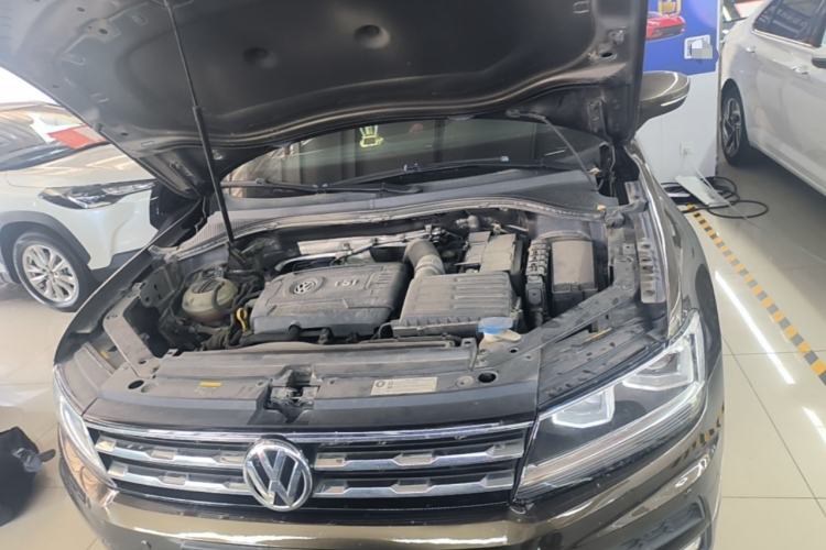 Used Volkswagen Tiguan L 2017 330TSI Automatic Two-Wheel Drive Luxury Edition Engine Bay
