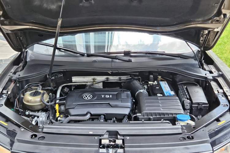 Used Volkswagen Tiguan L 2017 330TSI Automatic Two-Wheel Drive Comfort Edition Engine Bay
