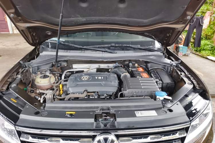 Used Volkswagen Tiguan L 2017 330TSI Automatic Two-Wheel Drive Luxury Edition Engine Bay
