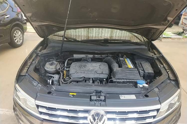 Used Volkswagen Tiguan L 2017 330TSI Automatic Two-Wheel Drive Flagship Edition Engine Bay
