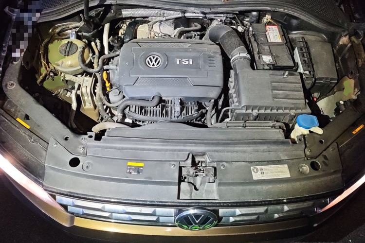 Used Volkswagen Tiguan L 2017 330TSI Automatic Two-Wheel Drive Luxury Edition Engine Bay