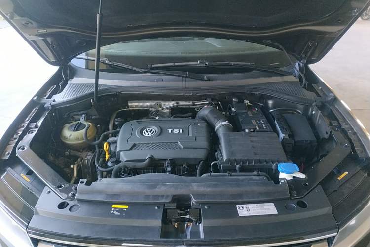 Used Volkswagen Tiguan L 2017 330TSI Automatic Two-Wheel Drive Luxury Edition Engine Bay