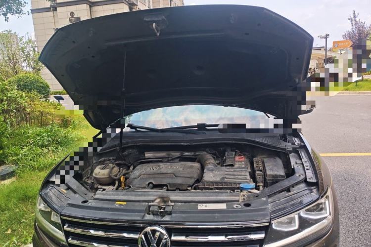 Used Volkswagen Tiguan L 2017 330TSI Automatic Two-Wheel Drive Luxury Edition Engine Bay