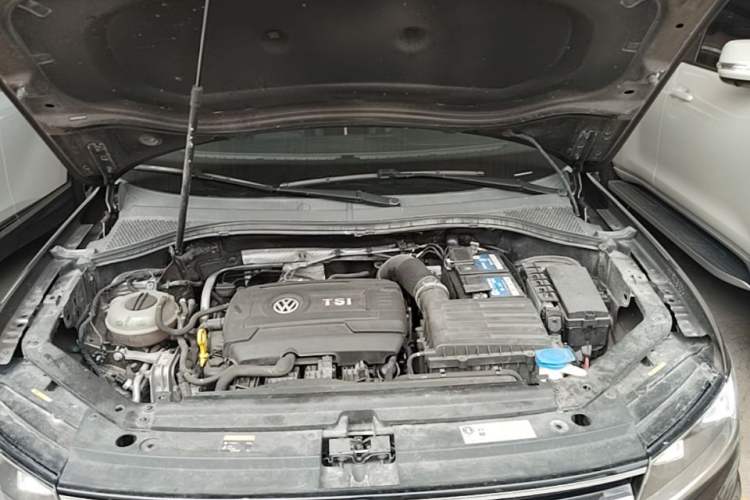 Used Volkswagen Tiguan L 2017 330TSI Automatic Two-Wheel Drive Luxury Edition Engine Bay