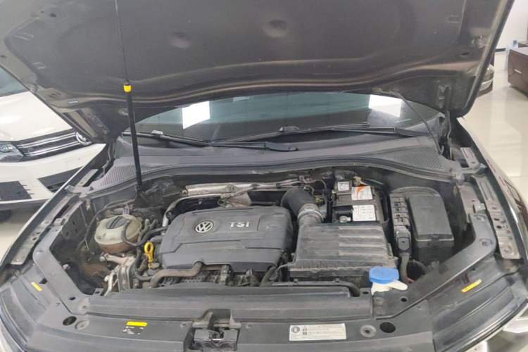 Used Volkswagen Tiguan L 2017 330TSI Automatic Two-Wheel Drive Luxury Edition Engine Bay