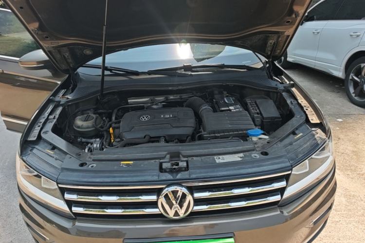 Used Volkswagen Tiguan L 2017 330TSI Automatic Two-Wheel Drive Luxury Edition Engine Bay