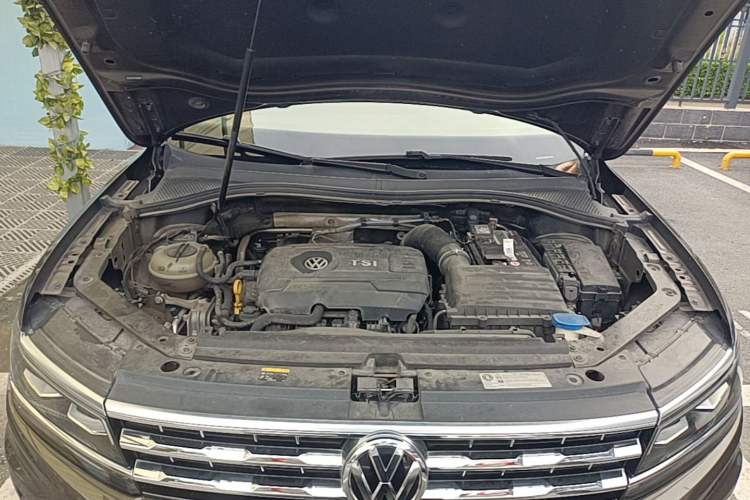 Used Volkswagen Tiguan L 2017 330TSI Automatic Two-Wheel Drive Flagship Edition Engine Bay