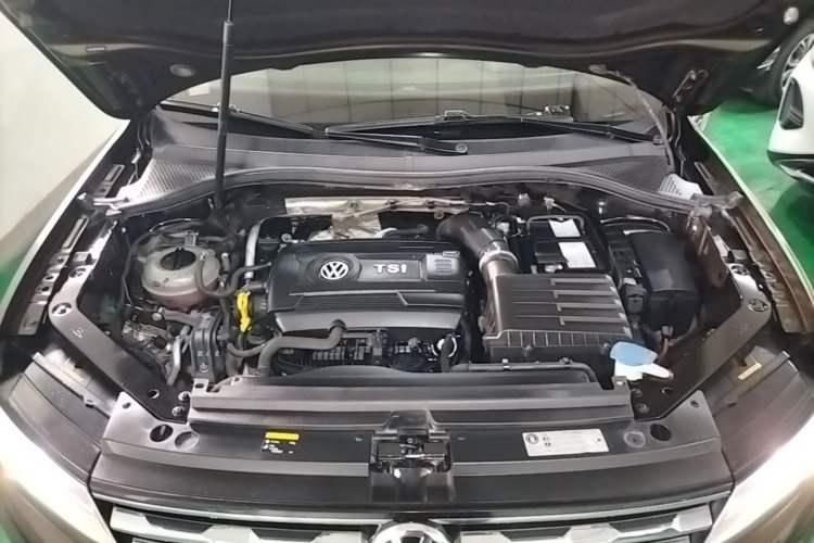 Used Volkswagen Tiguan L 2017 330TSI Automatic Two-Wheel Drive Luxury Edition Engine Bay