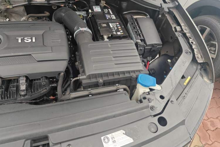 Used Volkswagen Tiguan L 2017 330TSI Automatic Two-Wheel Drive Luxury Edition Engine Bay Left
