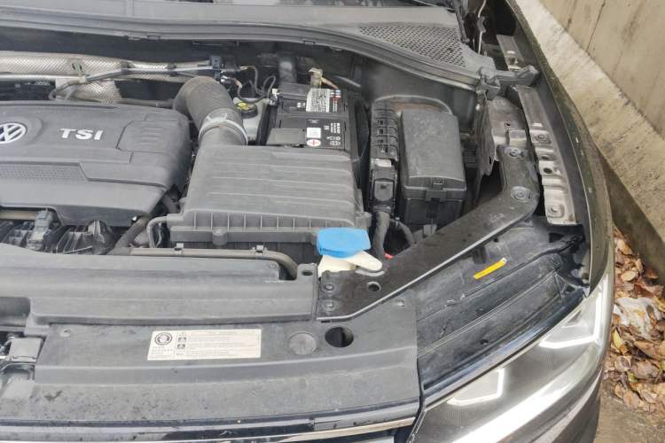 Used Volkswagen Tiguan L 2017 330TSI Automatic Two-Wheel Drive Luxury Edition Engine Bay Left