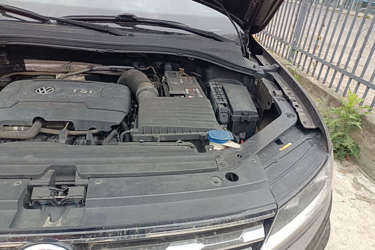 Used Volkswagen Tiguan L 2017 330TSI Automatic Two-Wheel Drive Luxury Edition Engine Bay Left