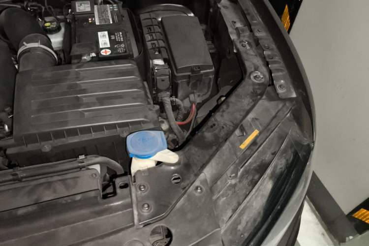 Used Volkswagen Tiguan L 2017 330TSI Automatic Two-Wheel Drive Luxury Edition Engine Bay Left