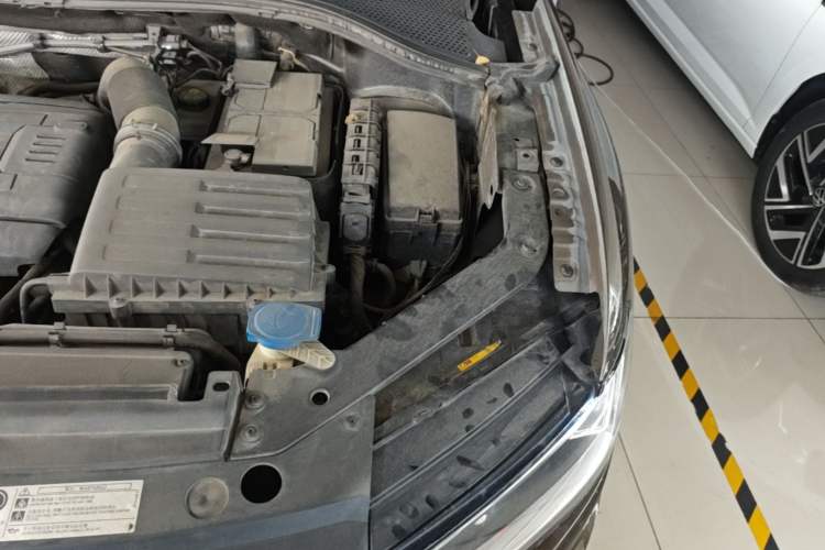 Used Volkswagen Tiguan L 2017 330TSI Automatic Two-Wheel Drive Luxury Edition Engine Bay Left