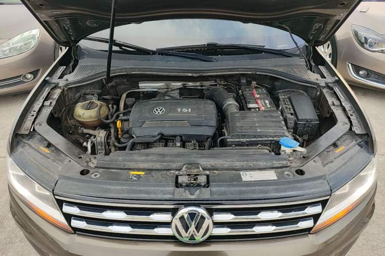 Used Volkswagen Tiguan L 2017 330TSI Automatic Two-Wheel Drive Luxury Edition Engine Bay