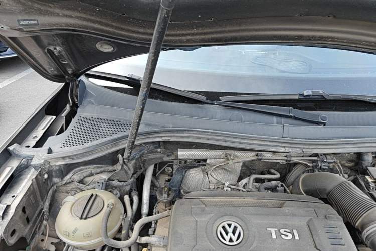 Used Volkswagen Tiguan L 2017 330TSI Automatic Two-Wheel Drive Luxury Edition Engine Bay Right
