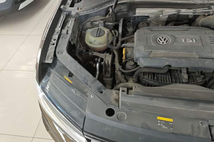 Used Volkswagen Tiguan L 2017 330TSI Automatic Two-Wheel Drive Luxury Edition Engine Bay Right