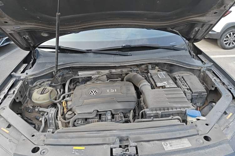 Used Volkswagen Tiguan L 2017 330TSI Automatic Two-Wheel Drive Luxury Edition Engine Bay