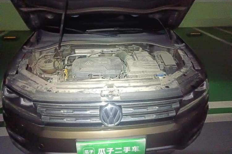 Used Volkswagen Tiguan L 2017 330TSI Automatic Two-Wheel Drive Luxury Edition Engine Bay
