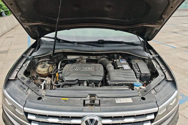 Used Volkswagen Tiguan L 2017 330TSI Automatic Two-Wheel Drive Flagship Edition Engine Bay