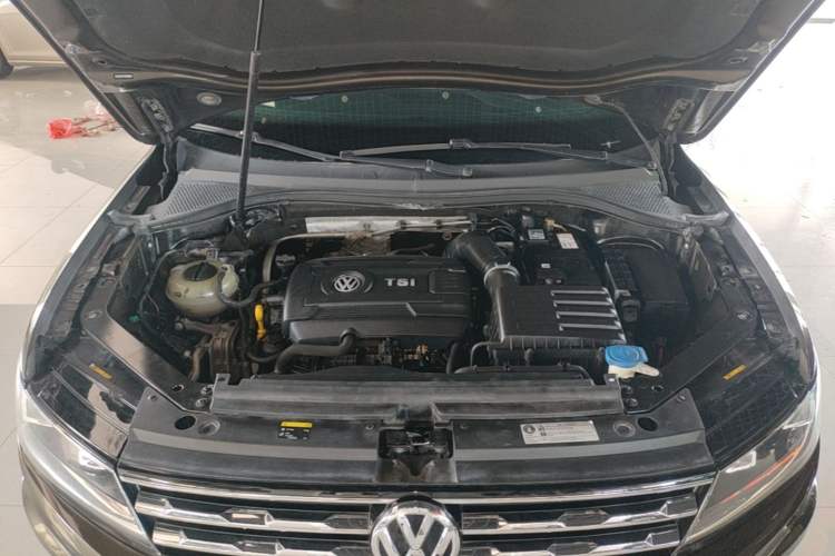 Used Volkswagen Tiguan L 2017 330TSI Automatic Two-Wheel Drive Luxury Edition Engine Bay