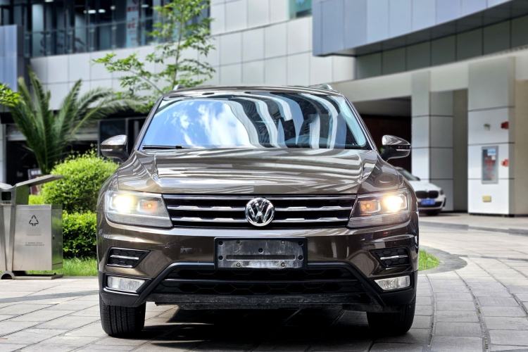 Used Volkswagen Tiguan L 2017 330TSI Automatic Two-Wheel Drive Comfort Edition Exterior 2