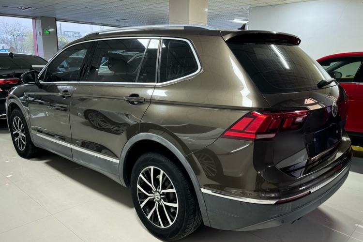 Used Volkswagen Tiguan L 2017 330TSI Automatic Two-Wheel Drive Luxury Edition Exterior 2