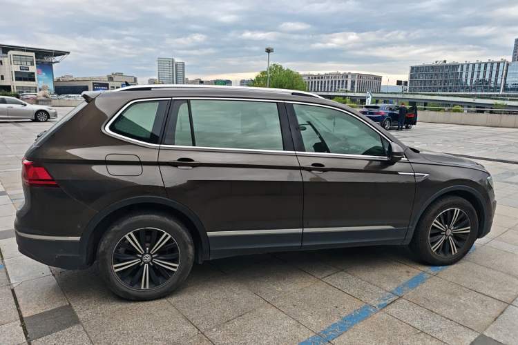 Used Volkswagen Tiguan L 2017 330TSI Automatic Two-Wheel Drive Flagship Edition Exterior 2