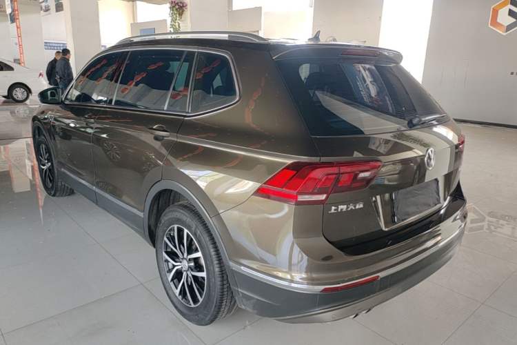 Used Volkswagen Tiguan L 2017 330TSI Automatic Two-Wheel Drive Luxury Edition Exterior 2