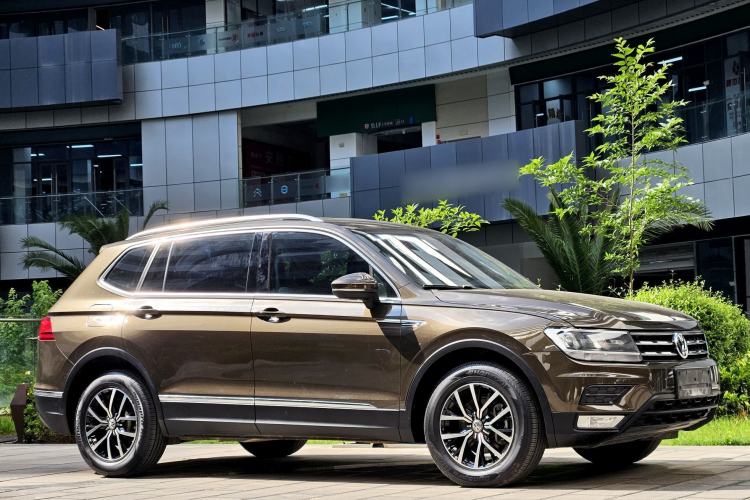 Used Volkswagen Tiguan L 2017 330TSI Automatic Two-Wheel Drive Comfort Edition Exterior 3