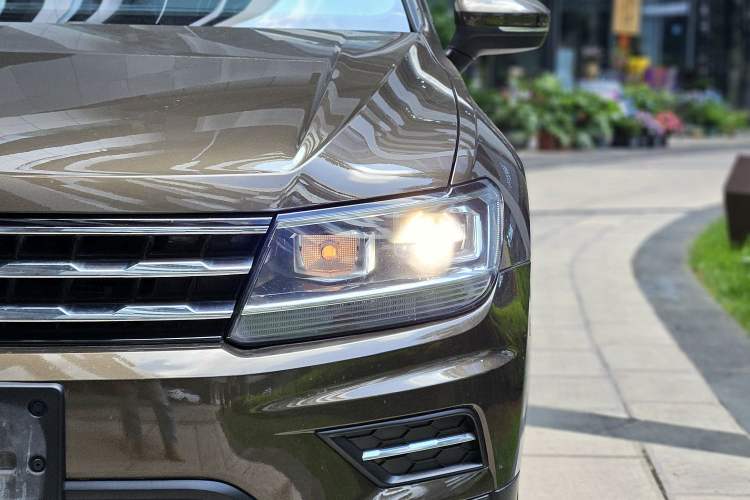 Used Volkswagen Tiguan L 2017 330TSI Automatic Two-Wheel Drive Comfort Edition Exterior 8