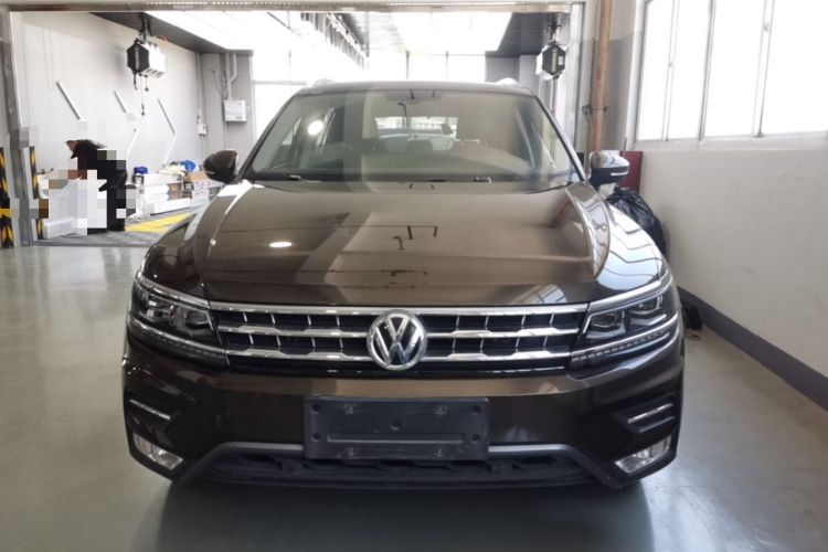 Used Volkswagen Tiguan L 2017 380TSI Automatic All-Wheel-Drive Luxury Edition Front