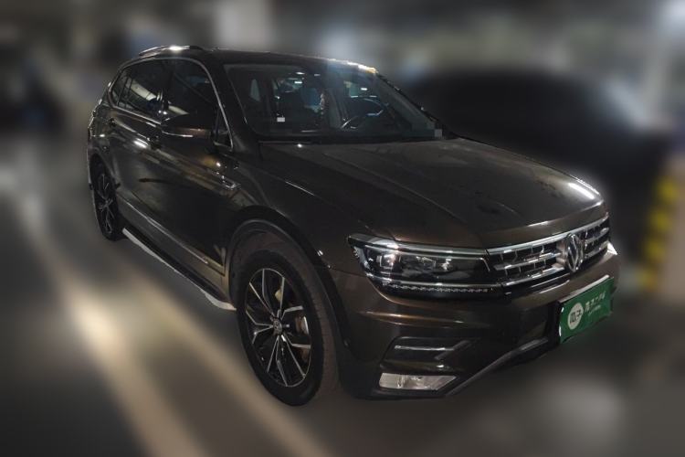 Used Volkswagen Tiguan L 2017 330TSI Automatic Two-Wheel Drive Flagship Edition Front Right 45 Deg