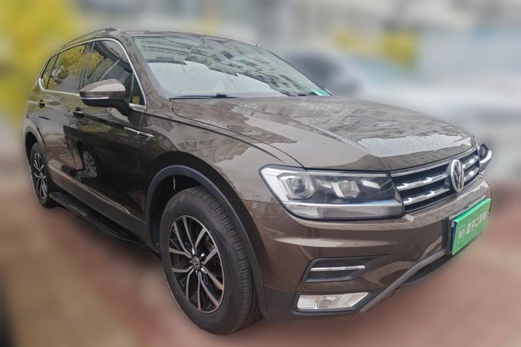 Used Volkswagen Tiguan L 2017 330TSI Automatic Two-Wheel Drive Luxury Edition Front Right 45 Deg