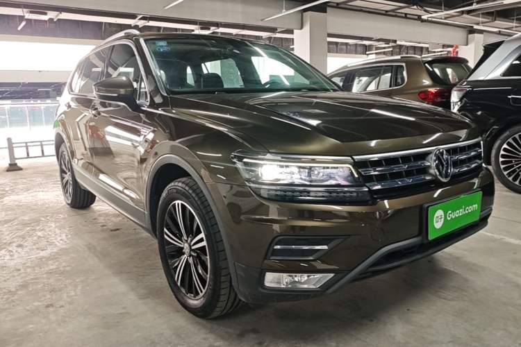 Used Volkswagen Tiguan L 2017 380TSI Automatic All-Wheel-Drive Luxury Edition Front Right 45 Deg