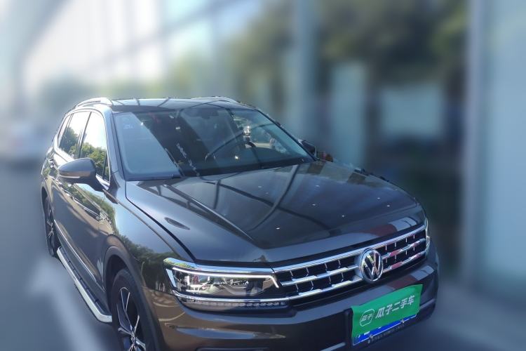 Used Volkswagen Tiguan L 2017 330TSI Automatic Two-Wheel Drive Flagship Edition Front Right 45 Deg