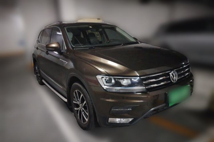 Used Volkswagen Tiguan L 2017 330TSI Automatic Two-Wheel Drive Luxury Edition Front Right 45 Deg