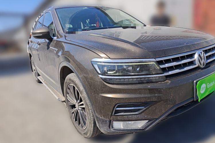 Used Volkswagen Tiguan L 2017 380TSI Automatic All-Wheel-Drive Luxury Edition Front Right 45 Deg