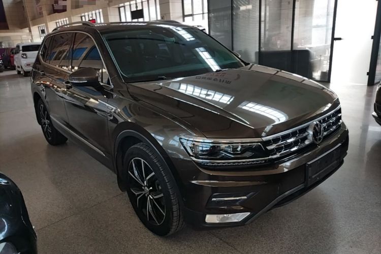 Used Volkswagen Tiguan L 2017 380TSI Automatic All-Wheel Drive Supreme Flagship Edition Front Right 45 Deg