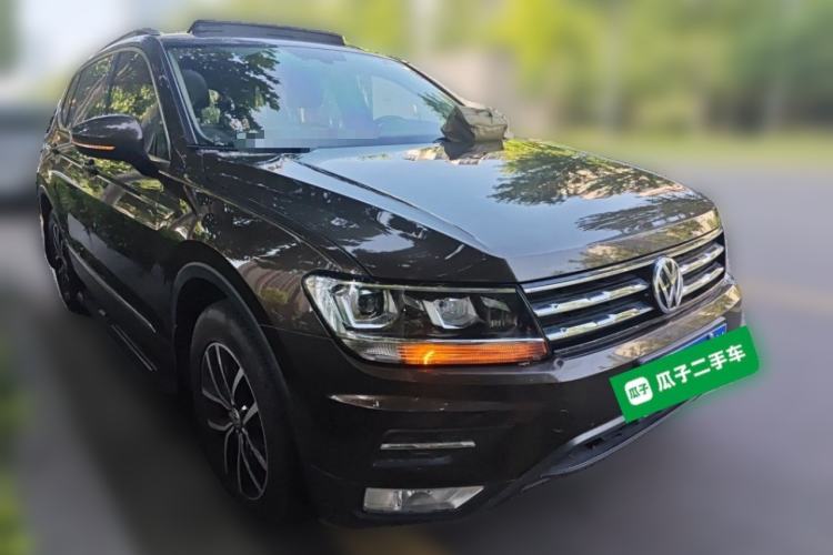 Used Volkswagen Tiguan L 2017 330TSI Automatic Two-Wheel Drive Luxury Edition Front Right 45 Deg