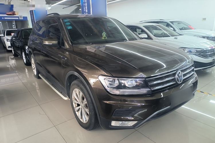 Used Volkswagen Tiguan L 2017 330TSI Automatic Two-Wheel Drive Luxury Edition Front Right 45 Deg